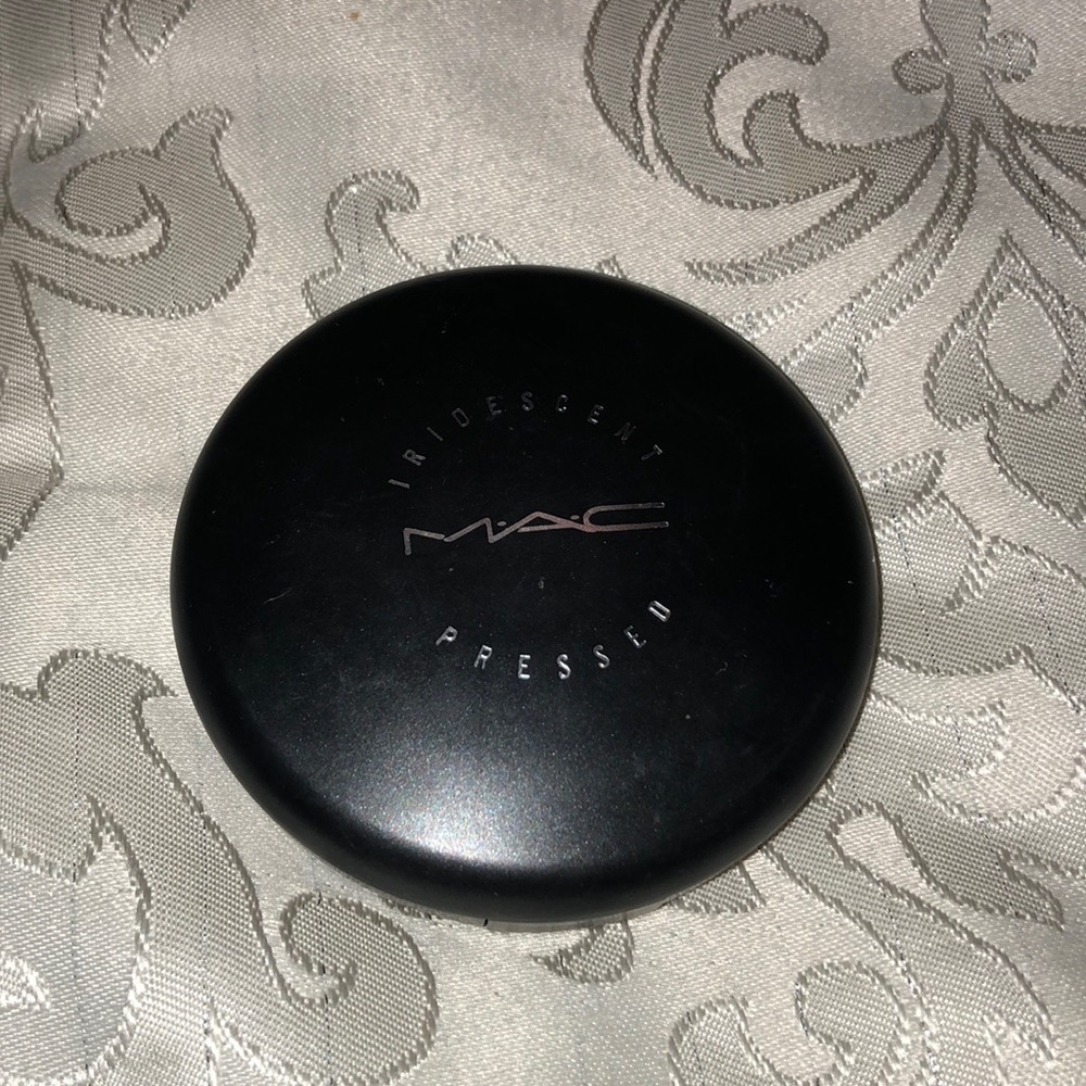 MAC Justine Skye Iridescent Powder
